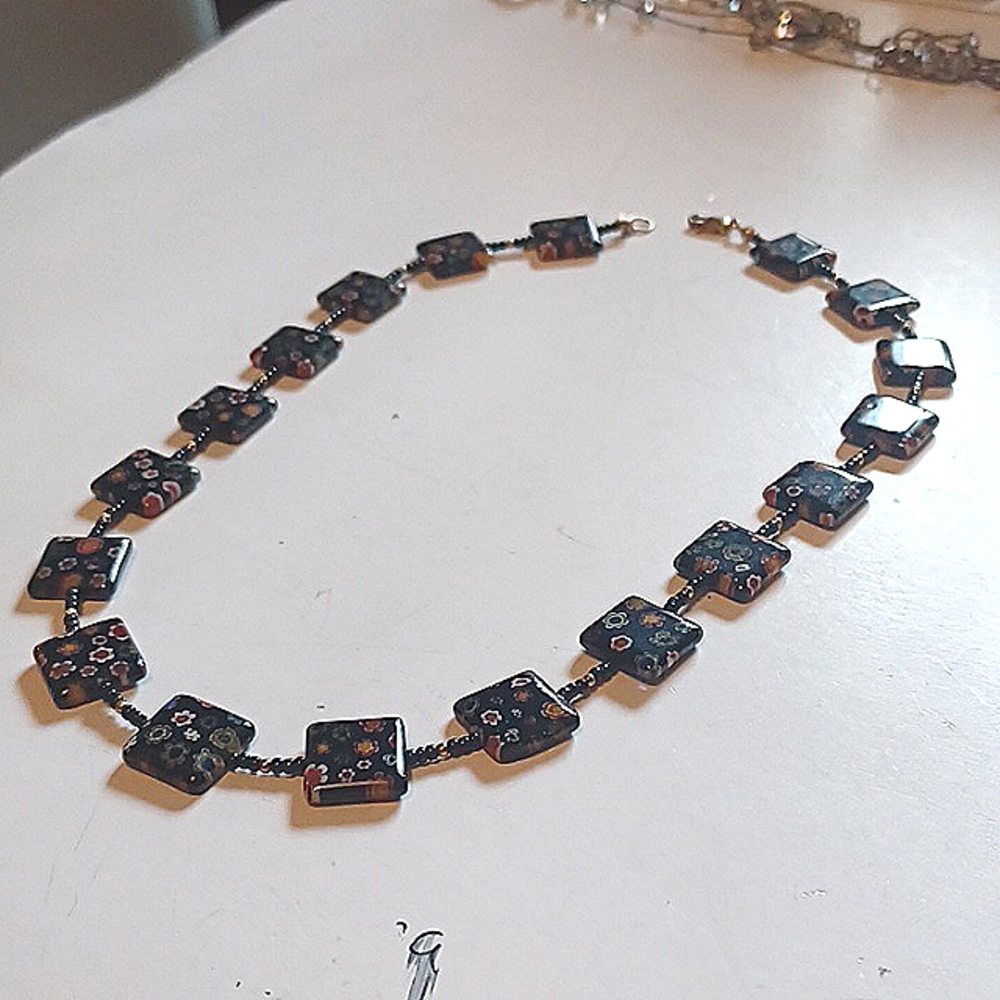 MILLIFIORI NECKLACE BEAUTIFUL FLOWER PATTERN, BLACK GLASS, NEW